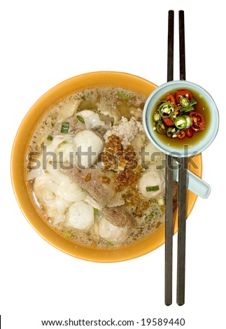 Penang hawker delight – Koay Teow Th’ng (flat rice noodles served in a clear soup broth, topped with fish balls, minced pork and chicken)