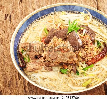 noodle eaten with curry or Thai style noodle eaten with curry or Thai rice vermicelli, usually eaten with curries, usually eaten with curries or