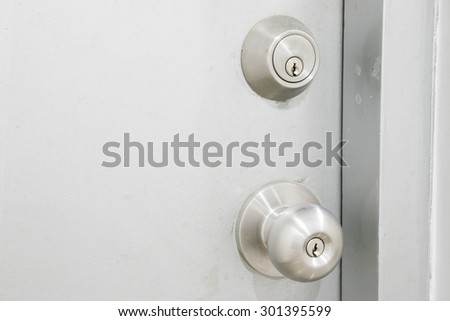 Installation double lock to strong security  for old the door