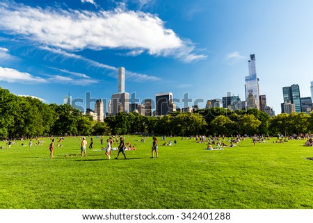 ?NEW YORK - AUGUST 22: Views of the from the big meadow Central Park to Midtown New York on August 22, 2015. The Central Park is a famous Park in the centre of Manhattan, New York.