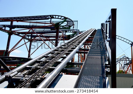Chain Lift with Back-Up protection of a Roller Coaster