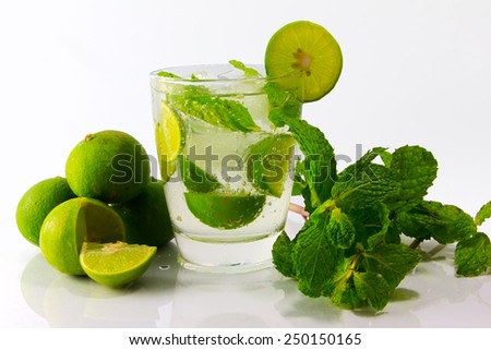 A cocktail consisting of white rum, lime or lemon juice, sugar, mint, ice, and sparkling water or soda
