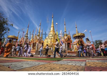 PHRA BOROMMATHAT TEMPLE, TAK PROVINCE, THAILAND 31 MAY 2015 : Buddhist people praying and walking around a golden pagoda in \