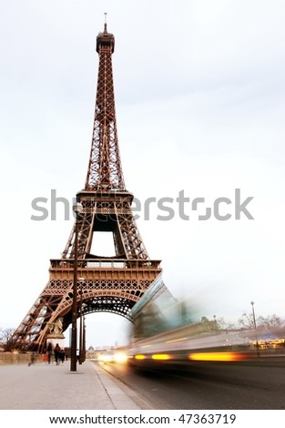 car speed front of eiffel tower