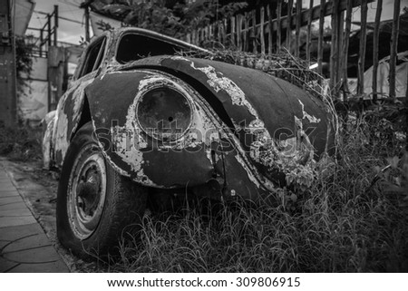 KANCHANABURI,THAILAND - 15 August 2015 : black and white photo style wheathered rust  an old vintage car parking wait for maintainance