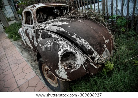 KANCHANABURI,THAILAND - 15 August 2015 : wheathered rust  an old vintage car parking wait for maintainance