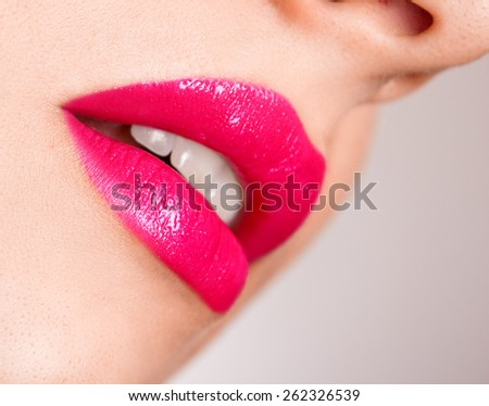 Slightly red and pink lips