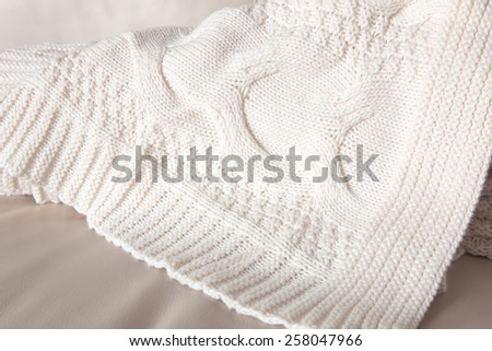 White knitted throw