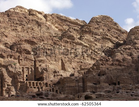 ancient religious symbols in the city of Petra