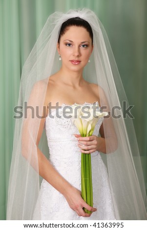 Beautiful bride with calla lilies bouquet