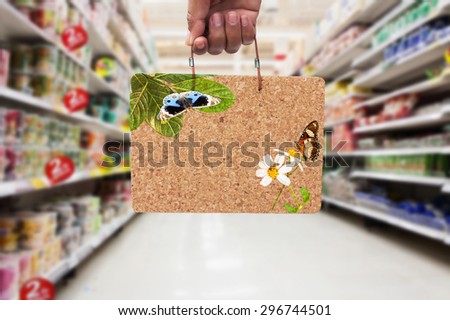 hand hold   brown cork board  information  in the supermarket