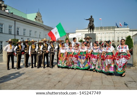 WARSAW - AUGUST 27: Folklore ensemble VALLARTA AZTECA (Mexico) in front of presidential palace - street parade during the International Folklore Festival WARSFOLK on August 27, 2011 in Warsaw, Poland.