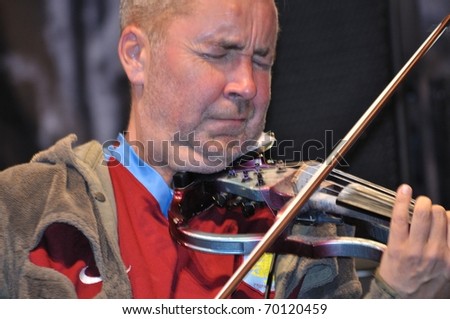 WARSAW - SEPTEMBER 04: Nigel Kennedy performs on stage at The Jewish Cultural Festival on September 04, 2010 in Warsaw, Poland.