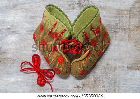 felted boots with poppies