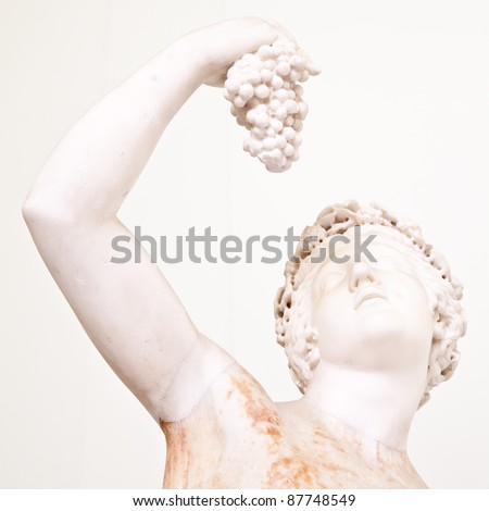 Statue with grapes, classical pose, original (more than 1600 years old)