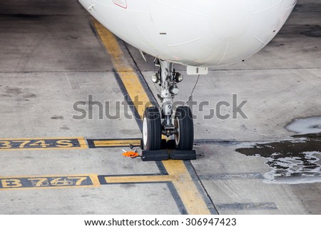 Airplane landing gear wheel parking on ground in airport