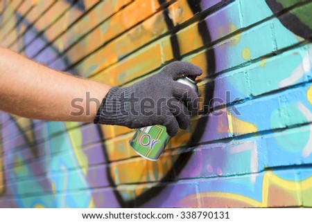 hand holding a graffiti spray