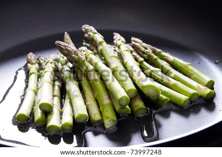 asparagus in frying pan