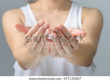 Close up on woman hand and water drop and blur body.