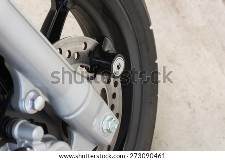 disc lock key on motorcycle disc brake