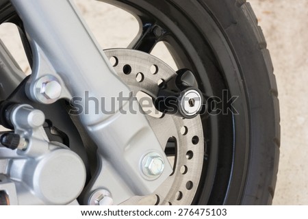 disc lock key on motorcycle disc brake