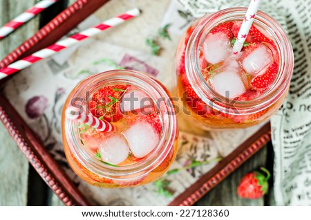 Strawberry lemonade with thyme