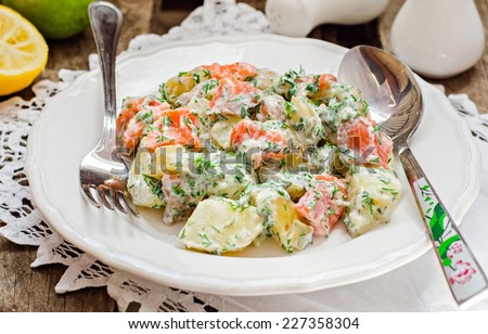 Potato salad with salmon and yogurt sauce