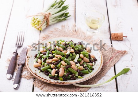 Salad three-bean with garlic.