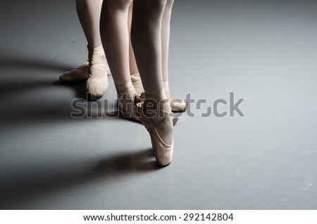 girls ballet training studio lightning pointe shoes
