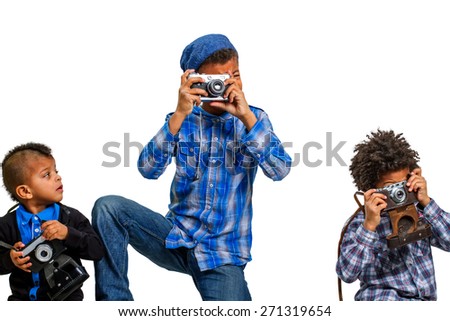 Children learn the basics of photography at the lesson. Lesson of photographs for children.