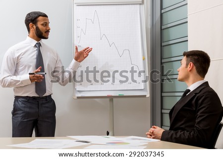 Teacher teaches the student.Business training.