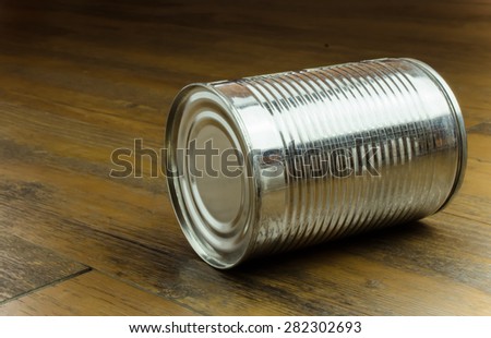 Tin cans for food on wooden background / Tin cans for food on wooden background / Tin cans on wooden background (cans, tin, product)