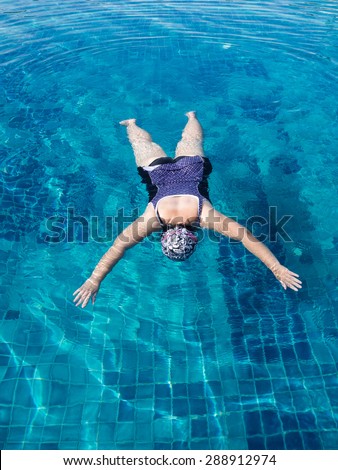 woman drown on a pool