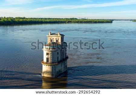 U.S.A. Missouri, St Louis area, Route 66, the water tower  on the Mississippi river seen from the Chain of Rocks bridge