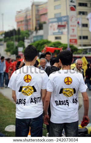 ISTANBUL,TURKEY - SEPTEMBER  01: Kurds, celebrating the World Peace Day. Some protesters wore T-shirts that peace tick  on September  01, 2009 in Istanbul, Turkey.