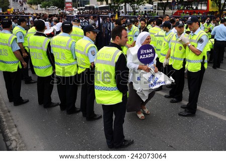 ISTANBUL,TURKEY - SEPTEMBER  01: Kurds, celebrating the World Peace Day. police officers  on September  01, 2009 in Istanbul, Turkey.