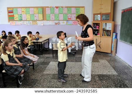 ISTANBUL, TURKEY - JUNE 12: Unidentified Turkish children Turkey Government School on June 12, 2009 in Istanbul, Turkey