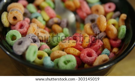 Fruity loop shaped cereal