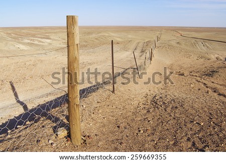 Dingoe fence in the Australian Outback. The fence is 9600 kilometers long, it keeps the dingoe dogs out of the areas, where the sheep graze.