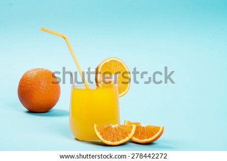 Orange juice in glass with slices/Orange juice in glass