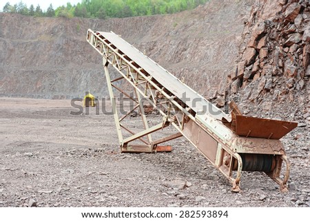 Conveyor belt in an open pit mine