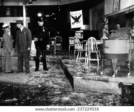 Earthquake Dam ages a store in the heart of Los Angeles A policeman guards an appliance store amidst broken glass There were no fatalities.