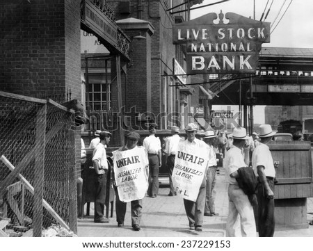 Strike of 700 members of the Stock Handlers Union They unloaded and fed the cattle in the Chicago Stock Yards July 4.