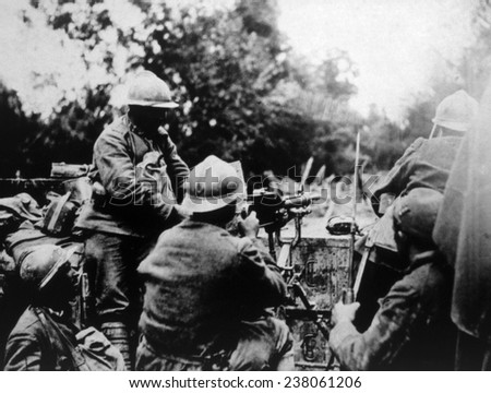World War I, Italian machine gunners barring the Fassalte Road in Italy, official Italian war photograph, 1918