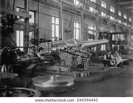 Assembled cannon in the foundry of the Washington Navy Yard. 1900.