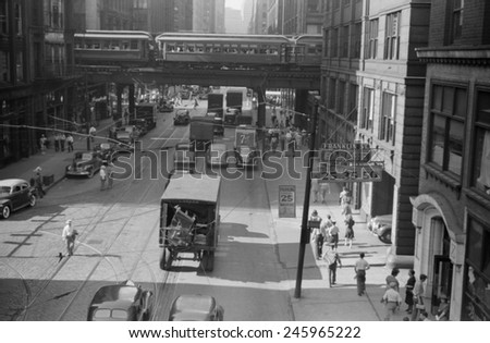 The Chicago Elevated Railroad at Franklin Street. July 1941.
