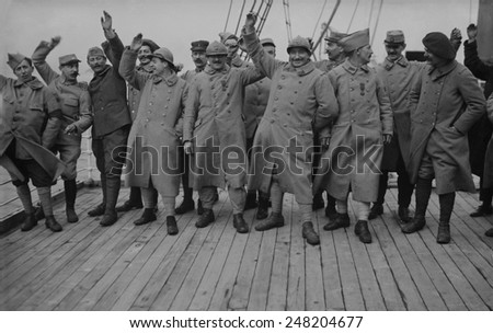 Happy French World War 1 soldiers on leave. 1915-18.