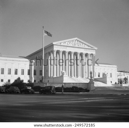 West face of the Supreme Court Building, Washington, D.C., Nov. 1936. It was designed by architect Cass Gilbert and was his last major project.