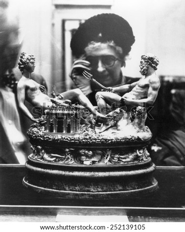 Visitor to the National Gallery Washington, D.C., scrutinizing, Cellini\'s \'Salt Cellar\' in 1947. It is gold, partly covered in enamel, and on loan from the Kunsthistorisches Museum in Vienna.