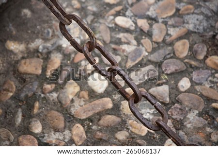 Chains over a soil made of stones